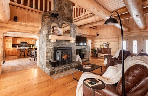 Lovell Ski Chalet | Breathtaking Mountain Getaway - Skiing & Hot Tub