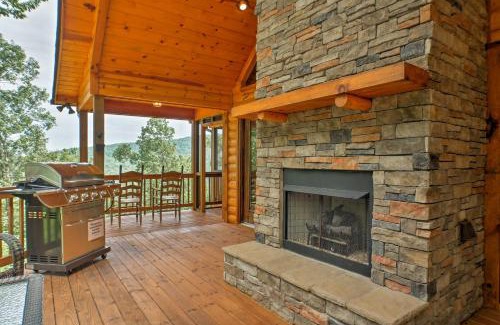 Murphy House | Breathtaking Murphy Cabin with Deck and Mountain Views