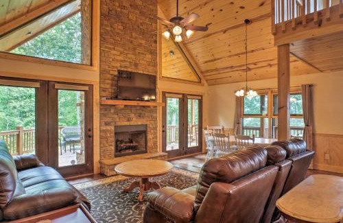 Murphy House | Breathtaking Murphy Cabin with Deck and Mountain Views