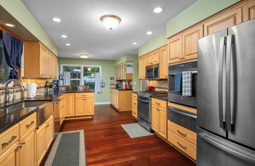 Astoria House | Breathtaking Panoramic Views of the Columbia River and Bridge, Pet Friendly, Open Layout, Great Deck
