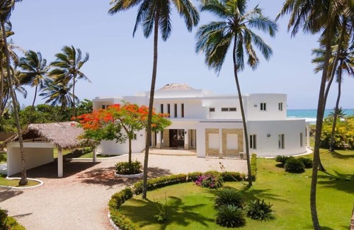 Los Brazos Villa | Breathtaking Private 5 BR Oceanfront Oasis
