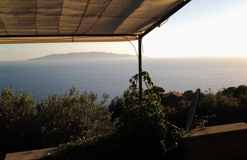 Cala Piccola House | Breathtaking scenario of the Islands of Giglio, Montecristo, Corsica and Elba.