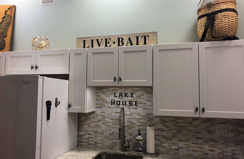 Saratoga Springs Apartment | Breathtaking sunsets, right on Saratoga Lake! Just 5 minutes from the track!