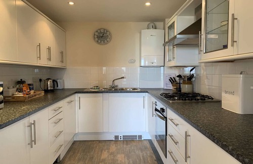 Mawgan Porth Apartment | Breathtaking Sea Views, Two minutes walk to Beach - Mawgan Porth, Cornwall