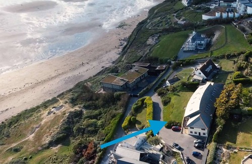 Mawgan Porth Apartment | Breathtaking Sea Views, Two minutes walk to Beach - Mawgan Porth, Cornwall