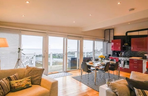 Aberdovey House | Breathtaking Sea Views from this Aberdovey Home - with Free Beach Car Park Pass!