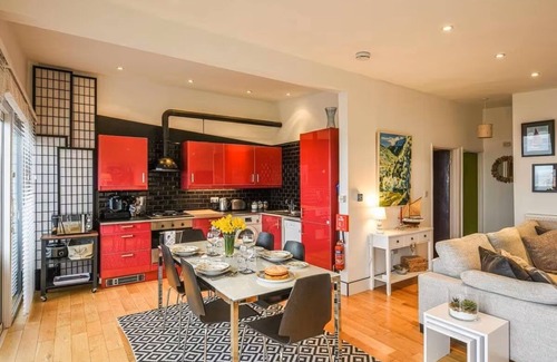 Aberdovey House | Breathtaking Sea Views from this Aberdovey Home - with Free Beach Car Park Pass!