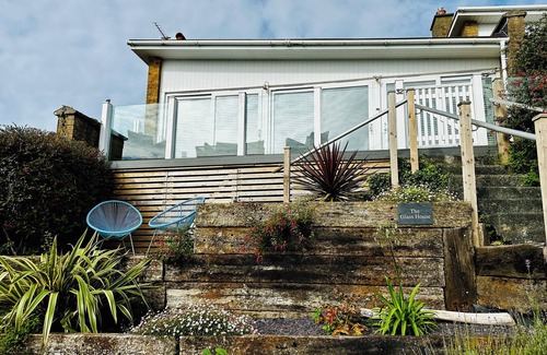 Aberdovey House | Breathtaking Sea Views from this Aberdovey Home - with Free Beach Car Park Pass!