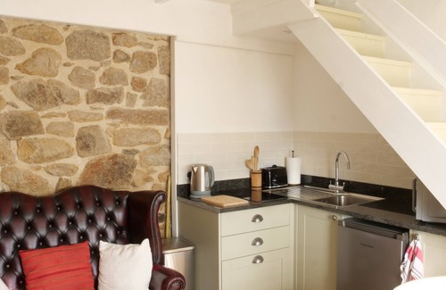 Newlyn Cottage | Breathtaking sea views, parking, beaches. your ideal home away from home.