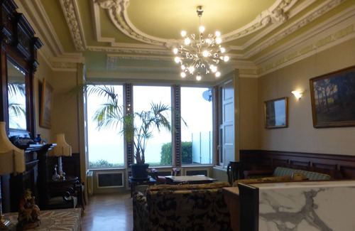 Chysauster Apartment | Breathtaking Sea Views Modern Luxury Spacious Apt, Garden, Parking