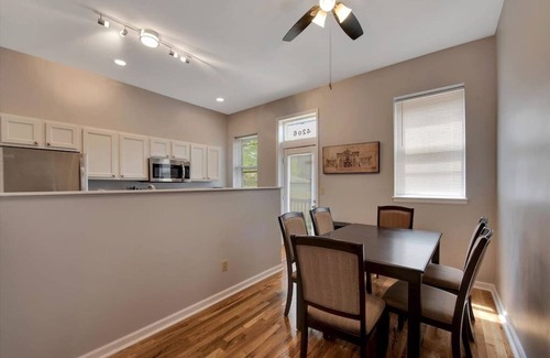 Shaw House | Breathtaking Unit in Shaw - 4 Queen beds 1E