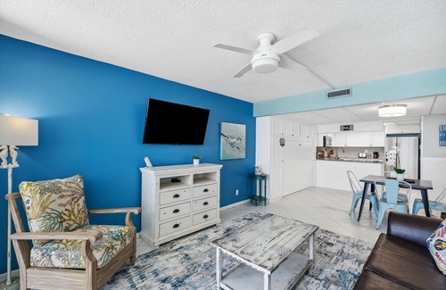 Gulf Lagoon Beach Condo | Breathtaking views! 1 BR Gulf front condo w/2 pools on relaxing east side of PCB