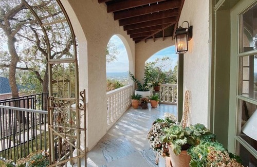Northwest Hills House | Breathtaking View | 7 Beds | Stunning Designer Villa