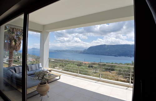 Pitharion Apartment | Breathtaking-View, Air-Conditioned 2-bedroom House!