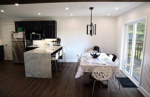 Armour Cottage | Breathtaking Views | Cozy Waterfront Cottage