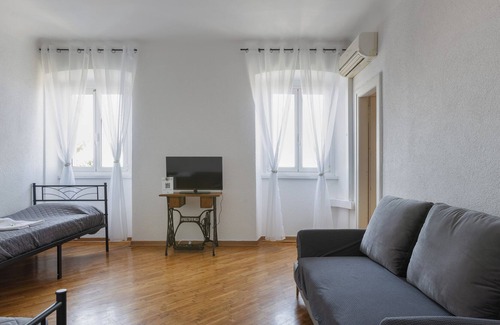 San Giovanni-Chiadino-Rozzol Apartment | Breathtaking view of the infinite sea, an oasis of peace in the greenery