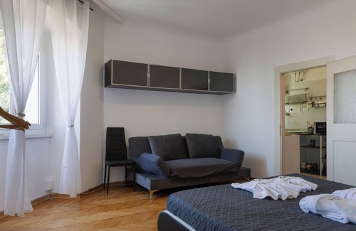 San Giovanni-Chiadino-Rozzol Apartment | Breathtaking view of the infinite sea, an oasis of peace in the greenery