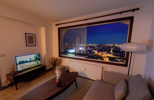 Bourg-l'Eveque Apartment | Breathtaking view - Private garage