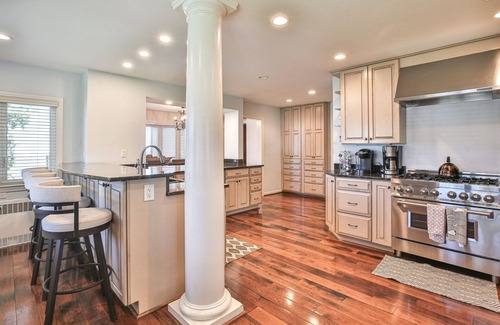Bluemont House | Breathtaking View with an Indoor Pool