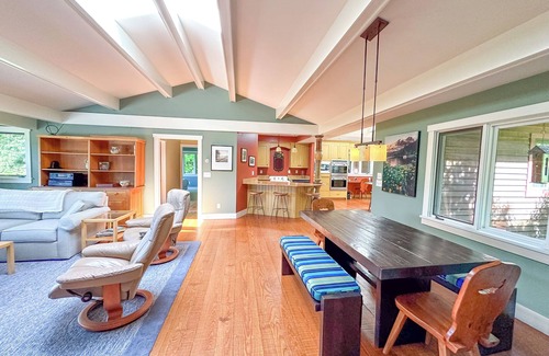 Waitsfield House | Breathtaking Views 7 Bedroom Estate w/Hot Tub