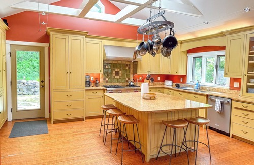 Waitsfield House | Breathtaking Views 7 Bedroom Estate w/Hot Tub
