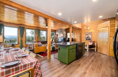 Highland Pines Cabin | Breathtaking Views. Elevated Comfort. Pets Welcome