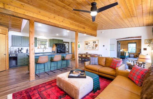Highland Pines Cabin | Breathtaking Views. Elevated Comfort. Pets Welcome