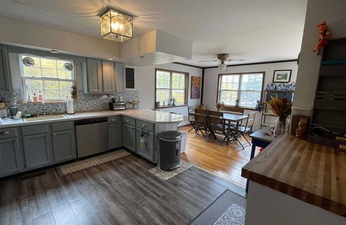 Andes House | Breathtaking views. Hot tub. Private pond. Huge deck. Fast wifi.