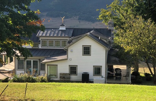 Blue Grass House | Breathtaking views! Luxuriously appointed. Deeply relaxing.
