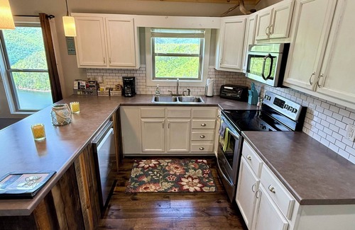 Bryson City Cabin | Breathtaking Views of Mountains & Lake - Peaceful Haven - Fragrance Free