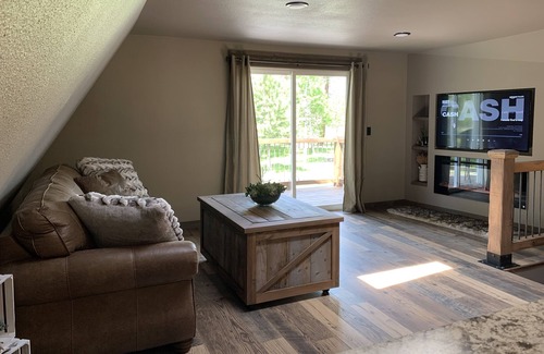 Grantsdale House | Breathtaking Views of the Bitterroot Mountains!!!