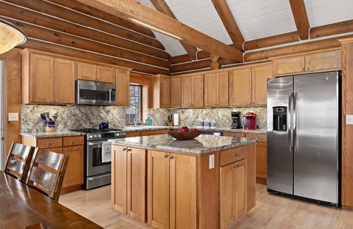 Red Lodge Cabin | Breathtaking views of Red Lodge Mountain Grizzly Peak Cabin.