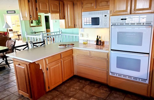 Yellville House | Breathtaking Views overlooking Bull Shoals Lake. 45 minutes from Branson!