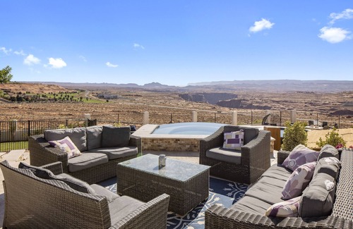 Page House | Breathtaking Views, Resort Style Backyard! 7 Bed,4 Bath 4300 sqft Private Home