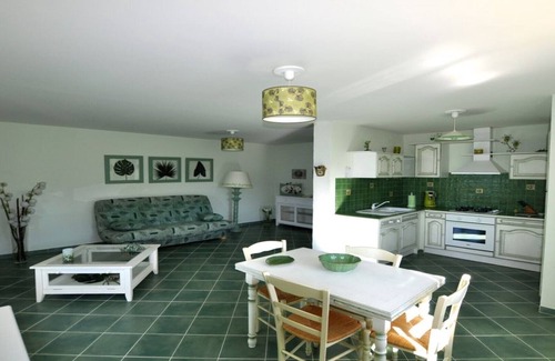 Tiuccia Apartment | BREATHTAKING VIEWS. Splendid large green T2 upstairs, very quiet