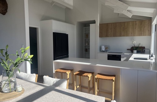Acacia Bay House | Breathtaking views + Space for the whole family