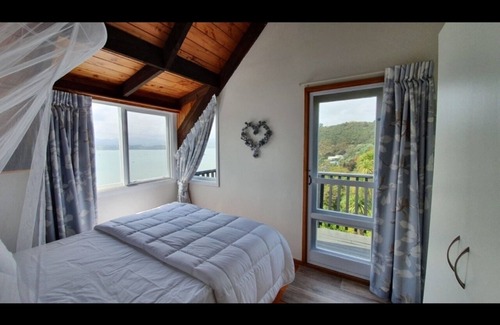 Coromandel House | Breathtaking views, stunning location, beautiful house
