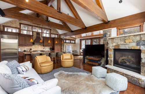 Blue River House | Breathtaking Views in Secluded Luxury Cabin in Breckenridge