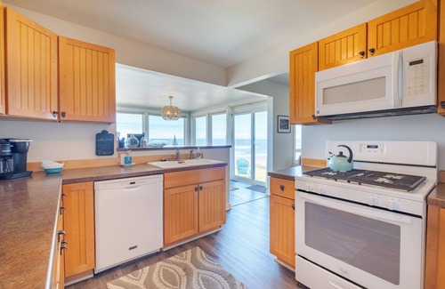 Lincoln City House | Breathtaking views of sand the surf