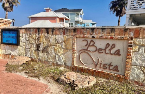 Bella Vista House | Breathtaking Views & Coastal Comfort: Your Perfect Home at Casa Pura Vida