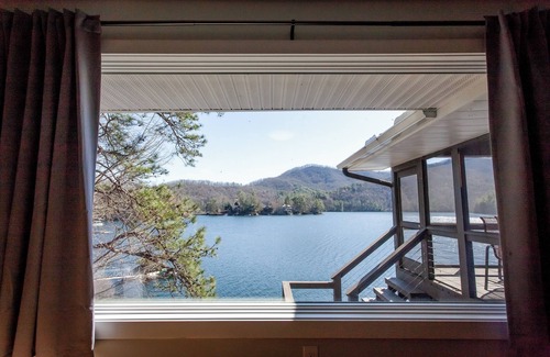 Robbinsville Cottage | Breathtaking views lakeside cottage