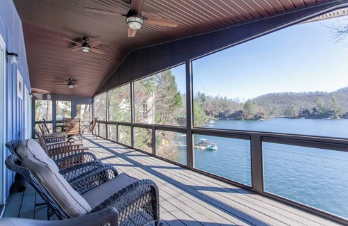 Robbinsville Cottage | Breathtaking views lakeside cottage