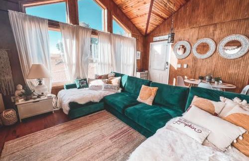 Como House | Breathtaking ViewsTwo Bedroom Cabin with Hot tub