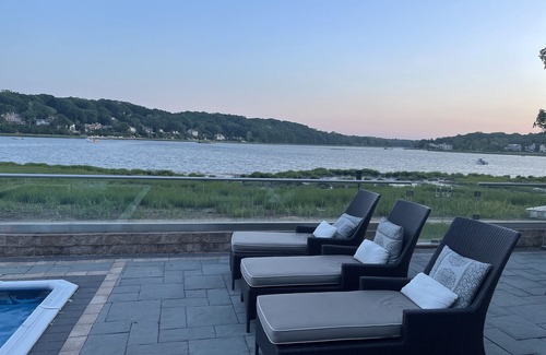 Bayville House | Breathtaking Waterfront house
