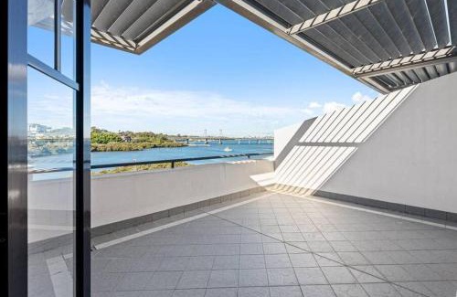 Meadowbank Apartment | Breathtaking Waterfront Penthouse with BigTerrace near to Olympic Park