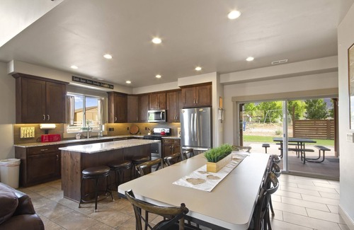 Moab South Valley House | Breccia House, plenty of parking! Sleeps 15