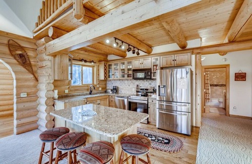 Breckenridge Heights House | Breck Cabin/Mins from Town & Lifts/Hot Tub