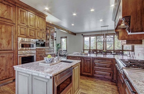 The Highlands House | Breck Escape: Spacious 6-Bedroom Mountain Retreat in Breckenridge with Stunning Views!