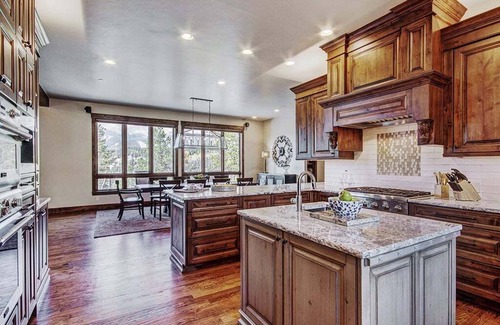 The Highlands House | Breck Escape: Spacious 6-Bedroom Mountain Retreat in Breckenridge with Stunning Views!