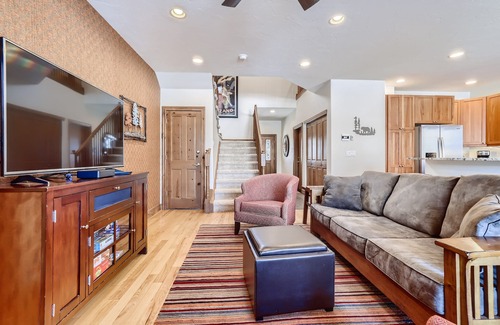 The Highlands House | Breckenridge 3 Bedrm Townhouse, Private Hot Tub, near Golf, Hiking & Bike trails